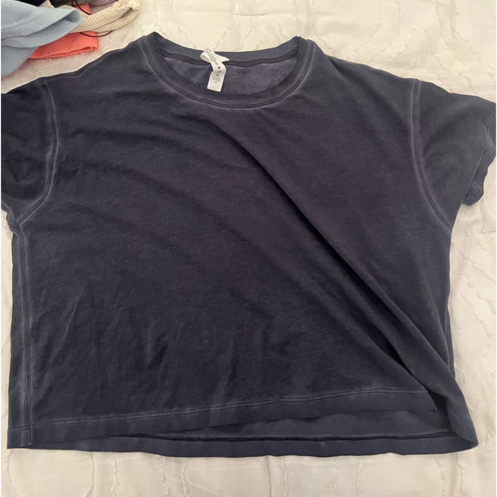 Lululemon crop top.